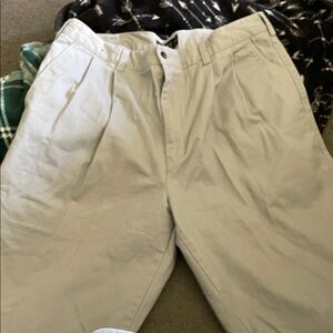 Men's Pleated Trust Brand Chino Short Pants in Light Beige, Size 38